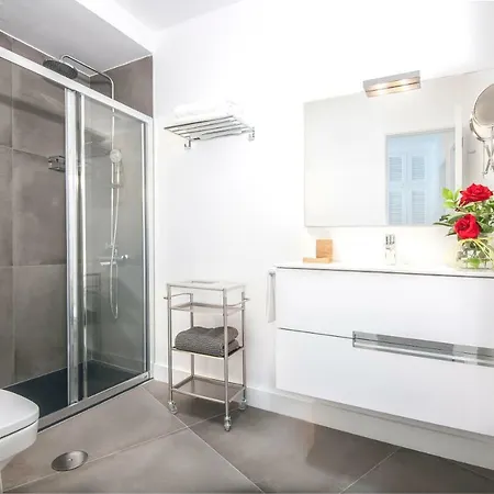 & The Lighthouse Tías