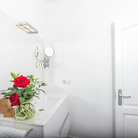 Lejlighed & The Lighthouse