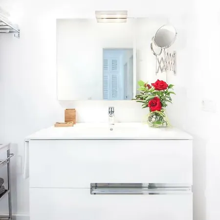 & The Lighthouse * Tías