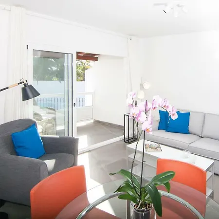 & The Lighthouse * Tías