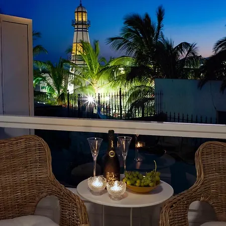 & The Lighthouse Tías